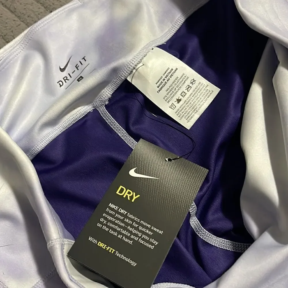 Nike | Plus Size One Icon Clash Cropped - Picture 4 of 4